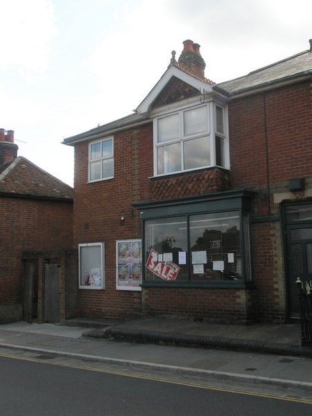File:Recently closed shop in Hamble - geograph.org.uk - 1464817.jpg