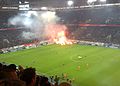 2012: Fortuna Düsseldorf gegen Hertha BSC Berlin – Auswärtsfanblock, aus dem zahlreiche Brandkörper auf das Spielfeld geworfen wurden
