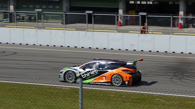 File:Renault Mégane Trophy, 2010 Brno WSR (40).jpg