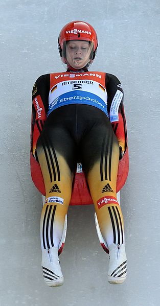 File:Rennrodelweltcup Altenberg 2015 (Martin Rulsch) 5604.jpg