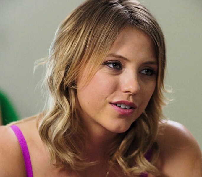 File:Riley Voelkel in Scrambled Trailer.jpg