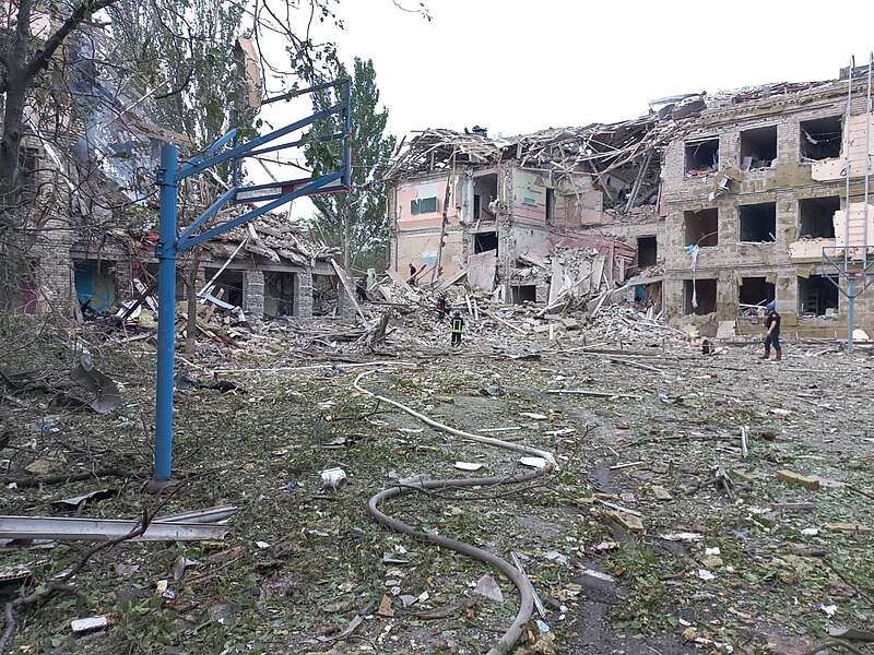 File:Russian bombing of a school in Kramatorsk, July 21, 2022.jpg