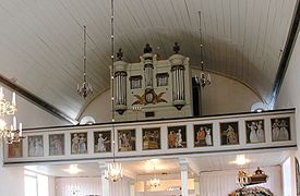 Fachada de órgão, na Igreja de Rystad.