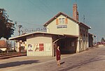 Miniatuur voor Bestand:SBB Historic - F 122 00264 001 - Courgenay Stationsgebaeude Strassenseite.jpg