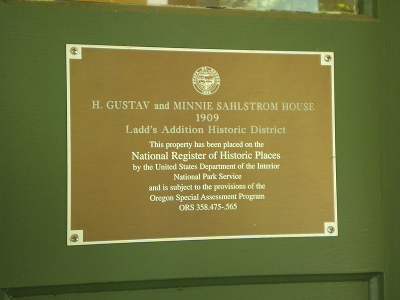 File:Sahlstrom House - plaque, Ladd's Addition, Portland, Oregon.JPG