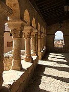 Pórtico románico de la Iglesia de San Miguel de San Esteban de Gormaz, en Soria.