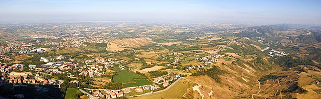 Vista panoramica da San Marino en direcziun da l’Adria