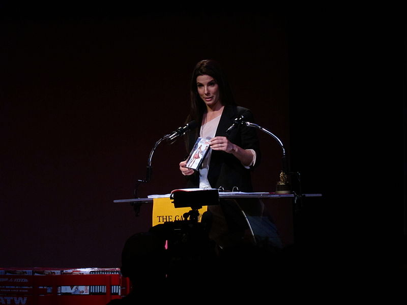 File:Sandra Bullock at 2010 Razzies.jpg