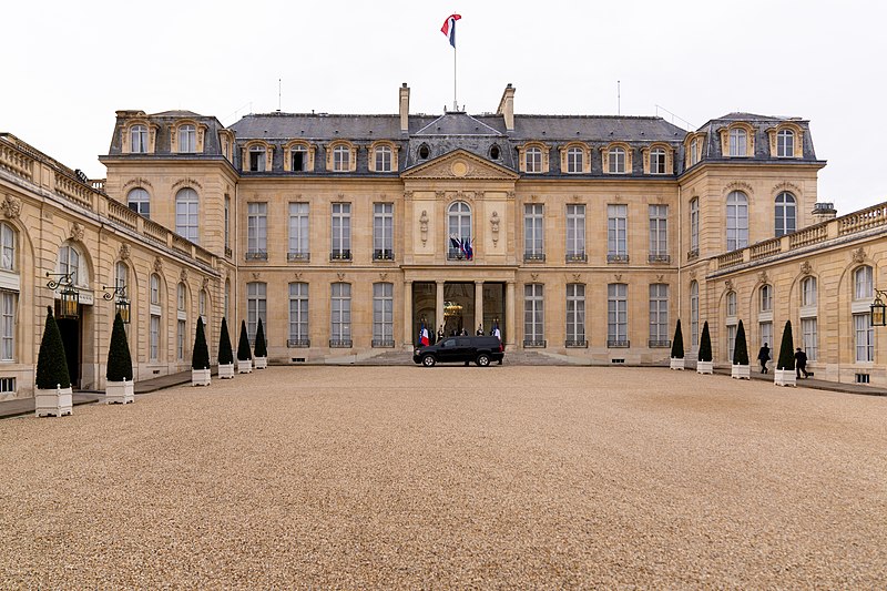 File:Secretary Pompeo Arrives to Meet with French Foreign Minister Le Drian in Paris (50610423656).jpg