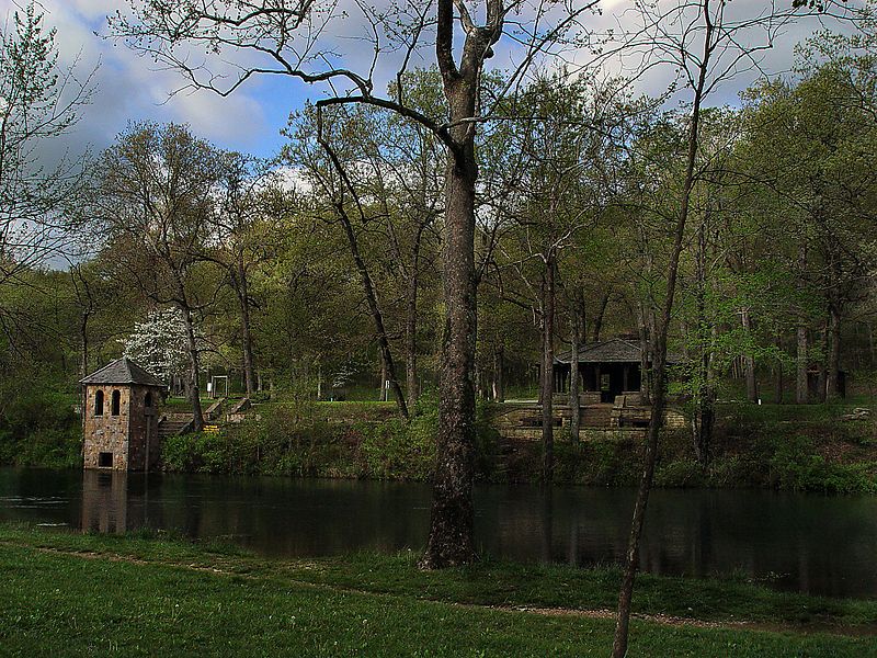 File:Shelter House and Water Gauge Station.jpg