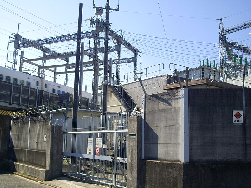 File:Shinkansen Oiso feeding electrical substations 02.jpg