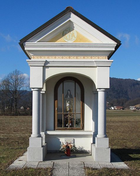 File:Shrine in Stranska Vas Slovenia.JPG