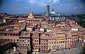 Siena-154-vom Turm-Stadt-Piazza di Campo bis Dom-1979-gje.jpg