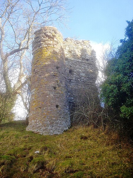 File:Snodhill Castle (geograph 2203637).jpg
