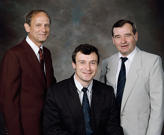 From left to right: Norman Thagard, Vladimir Dezhurov, Gennady StrekalovSoyuz programme (Crewed missions)← Soyuz TM-20Soyuz TM-22 →