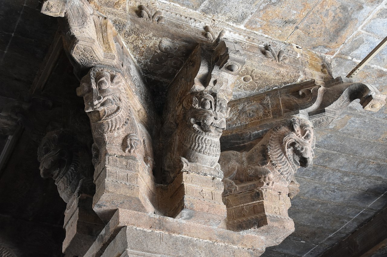 Sri Ranganathaswamy Temple, dedicated to Vishnu, in Srirangam, near Tiruchirappali (85) (37482143952).jpg