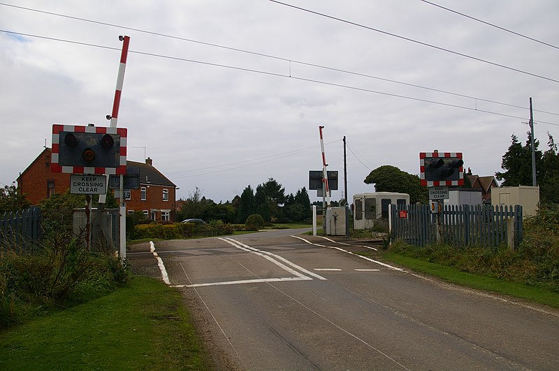 File:St Germans Level Crossing - geograph.org.uk - 577905.jpg