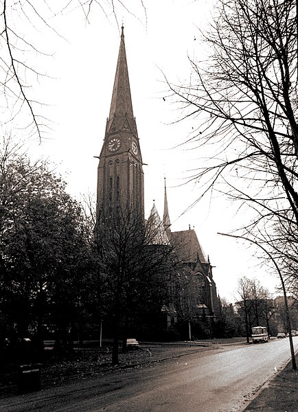 File:St Gertrud Kirche in 1979.jpg