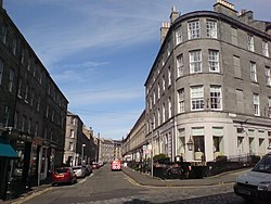 vista verso est su St Stephen Street a Stockbridge