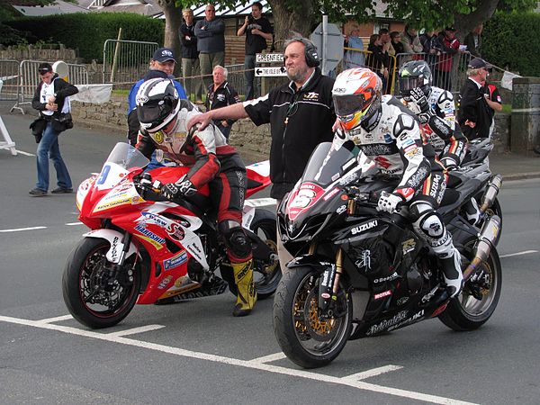 Michael Dunlop & Cameron Donald line-up for the start of the Monday evening first timed practice session on 31 May 2010.