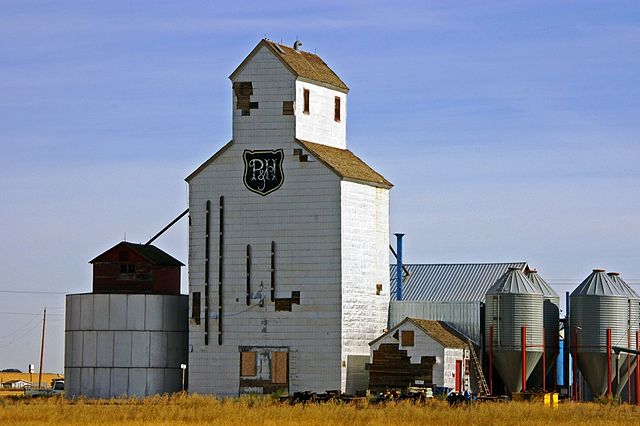 Last of three, the former P&H elevator now used as a Hemp plant.