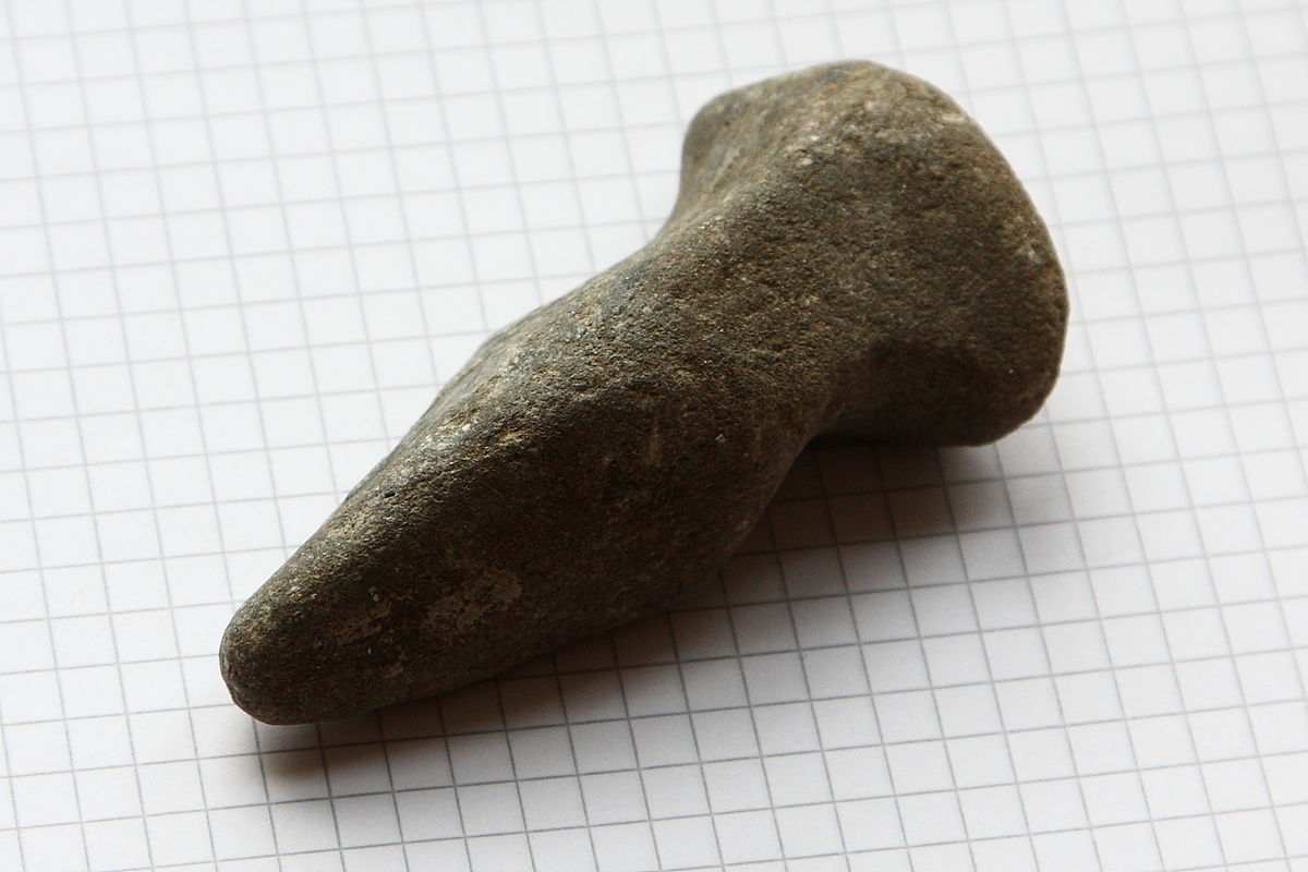 Stone tool. Пуговица гусарские костыльки. Каменные сверленые топоры бронзового века.