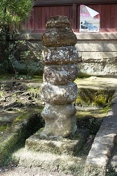 File:Stones - Jufukuji - Kamakura, Kanagawa, Japan - DSC07935.JPG