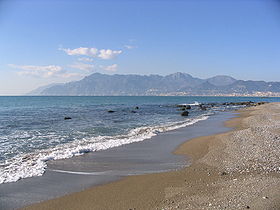 View of the Monti Lattari from the Gulf of Salerno. TheGulfOfSalerno.jpg