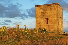 Beacon pada Billinge Hill - geograph.org.inggris - 902513.jpg