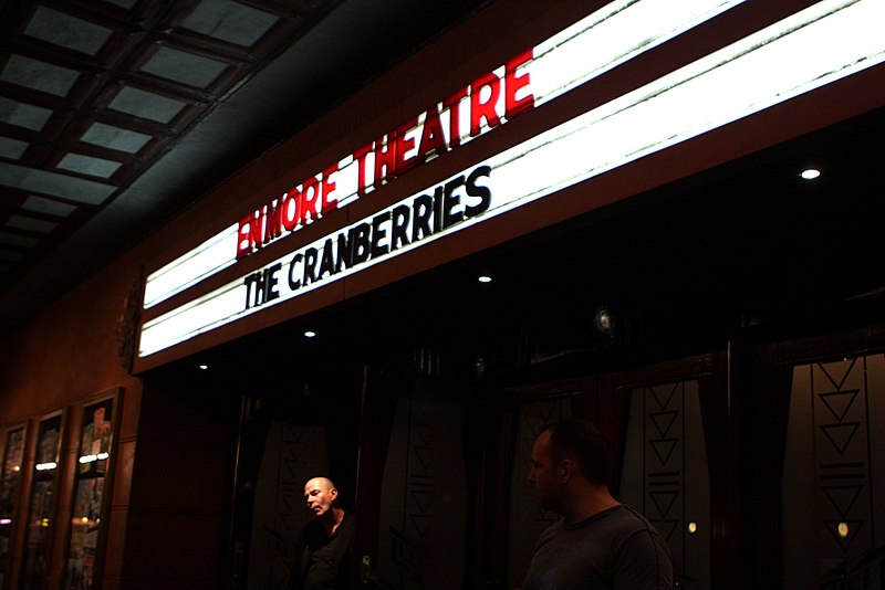 File:The Cranberries, Enmore Theatre (6871311906).jpg