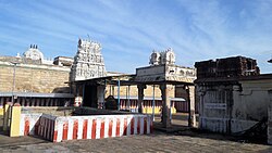 The temple tank in front of the main gateway Thiruvellarai (13).jpg