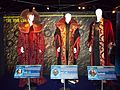 Costumes, de gauche à droite, d'un Prydonien, du Maître et de Rassilon ressuscité.