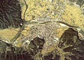 Tōnon kantakaupunki vuoden 1977 ilmakuvassa