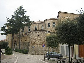 Torella dei Lombardi - Castello Candriano (side view).jpg