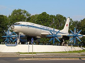 Памятник самолёту Ту-114 в 2005 году