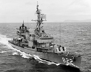 USS Robert H. McCard (DD-822) berlangsung di Oahu Mungkin 1968.jpg