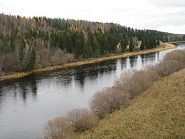 Vue sur la rivière Ukhta depuis la route Ukhta-Sosnogorsk.jpg