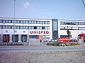 Deutsch: Logistikzentrum der Unisped GmbH im Logistic Terminal Altenwerder, Hamburg. English: Distribution center of Unisped GmbH. Hamburg, Germany.