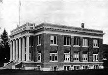 Administration Building circa 1920 University of Oregon admin building 1920.jpg