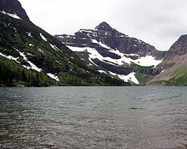 Atas Dua Danau Kedokteran dan Lone Walker Mountain.jpg