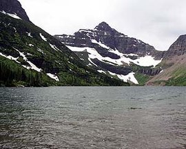 Горно Две Медицински езеро и Lone Walker Mountain.jpg