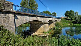 Die Brücke über den Fluss Ognon in Vandelans