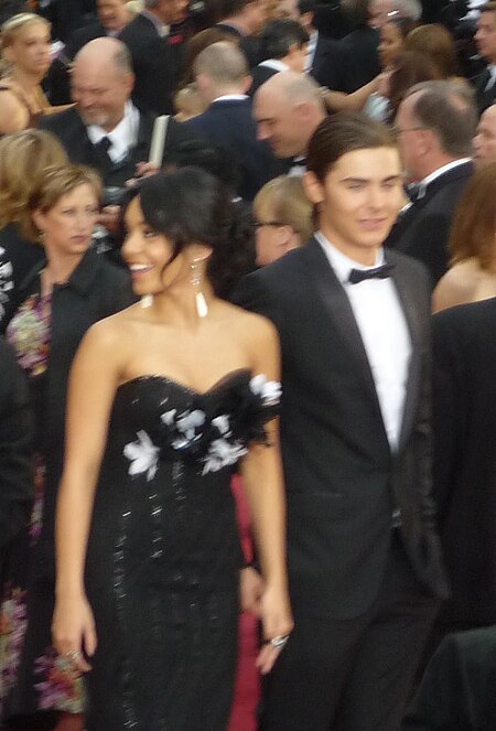 Tập tin:Vanessa Hudgens & Zac Efron at 2009 Academy Awards.JPG