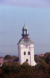 Fil:Varbergs kyrka från hamnen.jpg