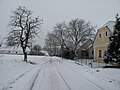 Čeština: Statek u silnice ve Vojníkově, zima 2010. Okres Písek, Česká republika. English: Fram by road in Vojníkov village, winter of 2010, Písek District, Czech Republic.