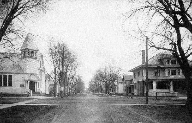 File:Walnut and 3rd Streets, LaPorte City, Iowa - c. 1915.jpg