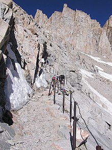 Camino zigzagueante hacia el monte Whitney