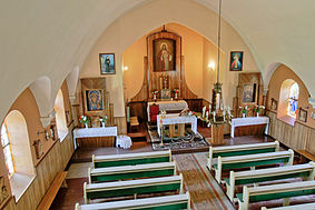 Ołtarz w prezbiterium kościóła p.w. Najświętszego Serca Pana Jezusa z 1935 r. w Wilkowie (powiat kętrzyński).