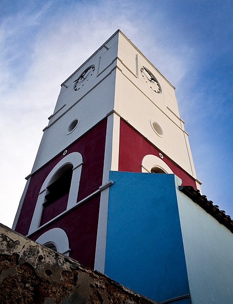 File:Willem III tower and Fort Zoutman wall.jpg