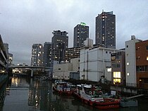 横浜市中央卸売市場本場方面より（2011年12月）
